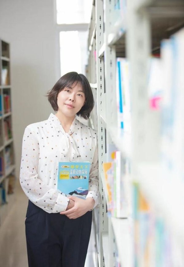 炫多配资 27年讲台坚守，她把数学变故事，学生成绩却飙升